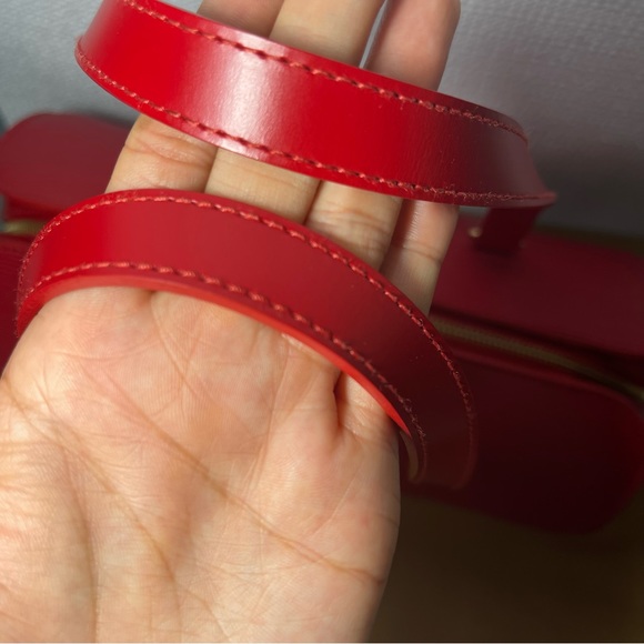 AUTHENTIC Louis Vuitton Epi Soufflot handbag and pouch - Picture 6 of 16